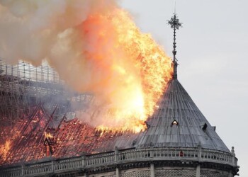 Incendio Notre-Dame colpa di una sigaretta o di un guasto elettrico