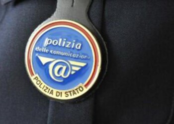 Messaggi e foto a ragazzina, indagato Cc