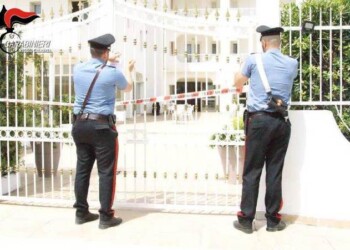 Migranti in albergo abusivo, sequestrato