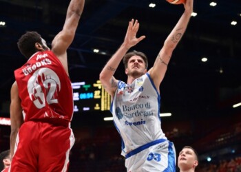 Pazzesca Dinamo: va sotto, si rialza, rimonta e manda ko Milano. Finale scudetto ad un passo