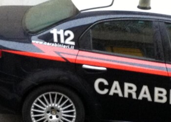 Picchia e trascina strada compagna,preso