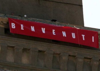 Striscione Culmv ‘benvenuti’ a migranti