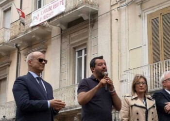 Striscione Pd contro Salvini in Molise