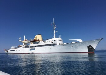 Yacht Onassis in rada a Forte dei Marmi