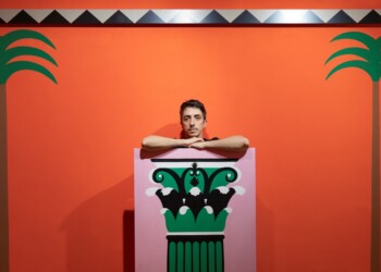 Pesaro: mostra sorprendente e trionfo di colori in un viaggio onirico a cura di Iacurci tra le pagine del “De Architectura “