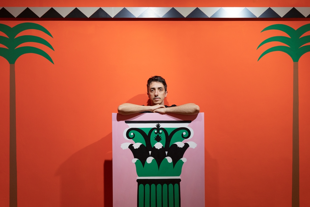 Pesaro: mostra sorprendente e trionfo di colori in un viaggio onirico a cura di Iacurci tra le pagine del “De Architectura “