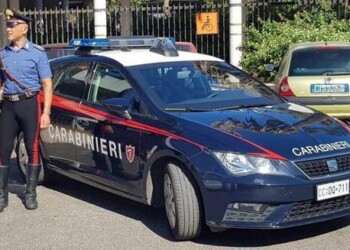 Aggrediscono e rapinano 22enne,arrestati