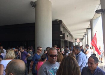 Aias: sit-in dipendenti in Consiglio