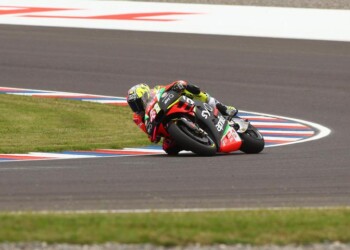 Aprilia, bene Espargarò 9/o, poi scivola