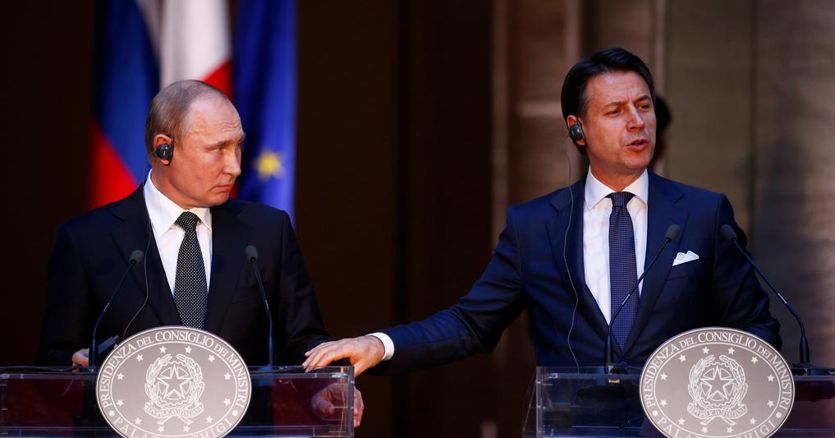 Asse Italia-Russia per stop alle sanzioni: sì a pressing diplomatico, no a veto