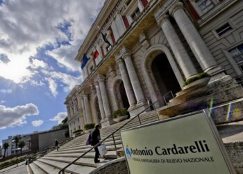 Assenteismo a Napoli, 60 avvisi di garanzia al Cardarelli