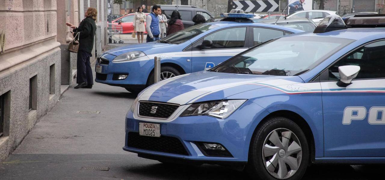 Bimbo 6 anni cammina sul tetto: salvato da polizia/ Livorno, padre era alle slot