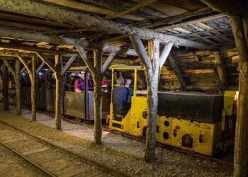 Cammino in gallerie minatori su Amiata