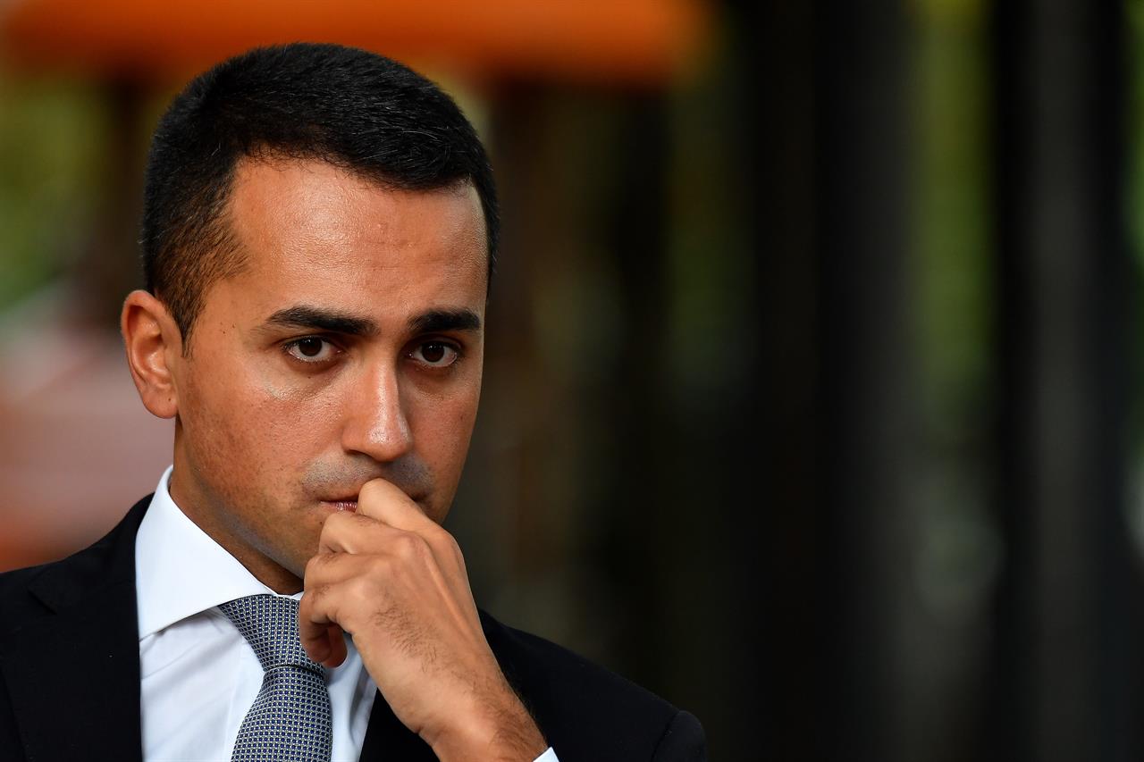 Caos Cinque Stelle: Di Maio prepara il rimpasto di governo (ma Di Battista vuole fargli le scarpe)