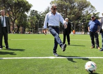 Caserta, due nuovi campi di calcio in erba da gomma riciclata 