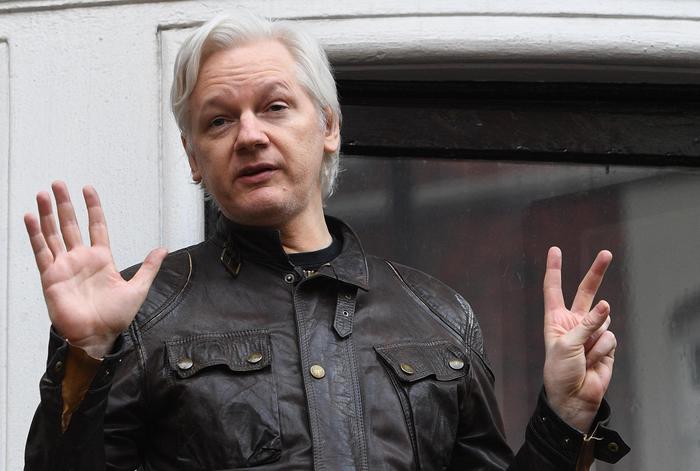 Cnn, Assange in contatto con 007 russi