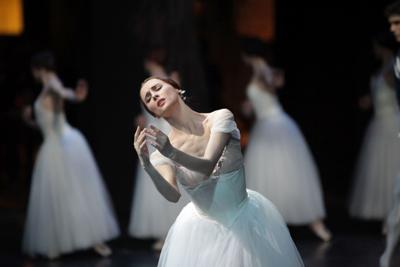 La star Svetlana Zakharova protagonista alla Scala di 'Giselle'