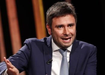 Di Battista fa l’editor: «Un libro su Bibbiano, ma sogno inchiesta su Lagarde»
