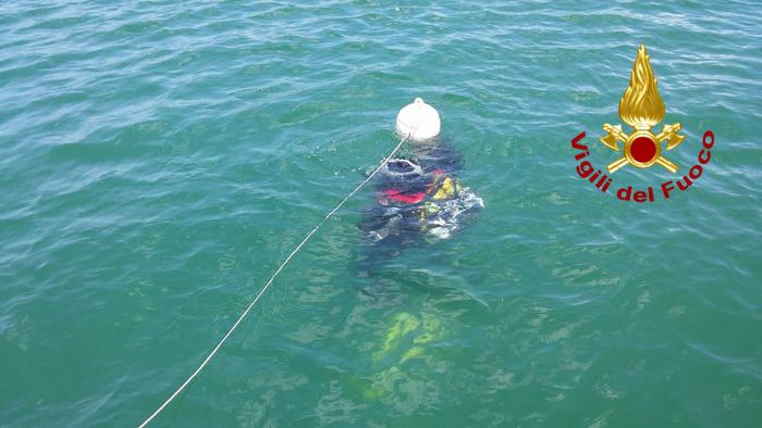 Disperso dopo tuffo lago, trovato corpo