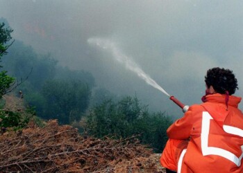 Fiamme Argentario, in azione 2 elicotteri