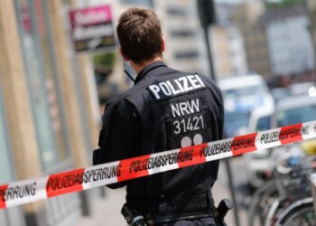 Germania: ferito eritreo, pista razzista