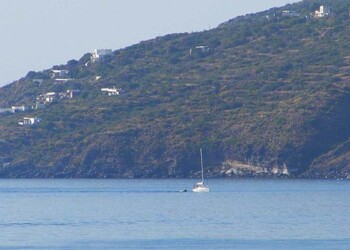 Ginostra, frazione di Stromboli/ Eruzione vulcano ed esplosioni: borgo in fiamme
