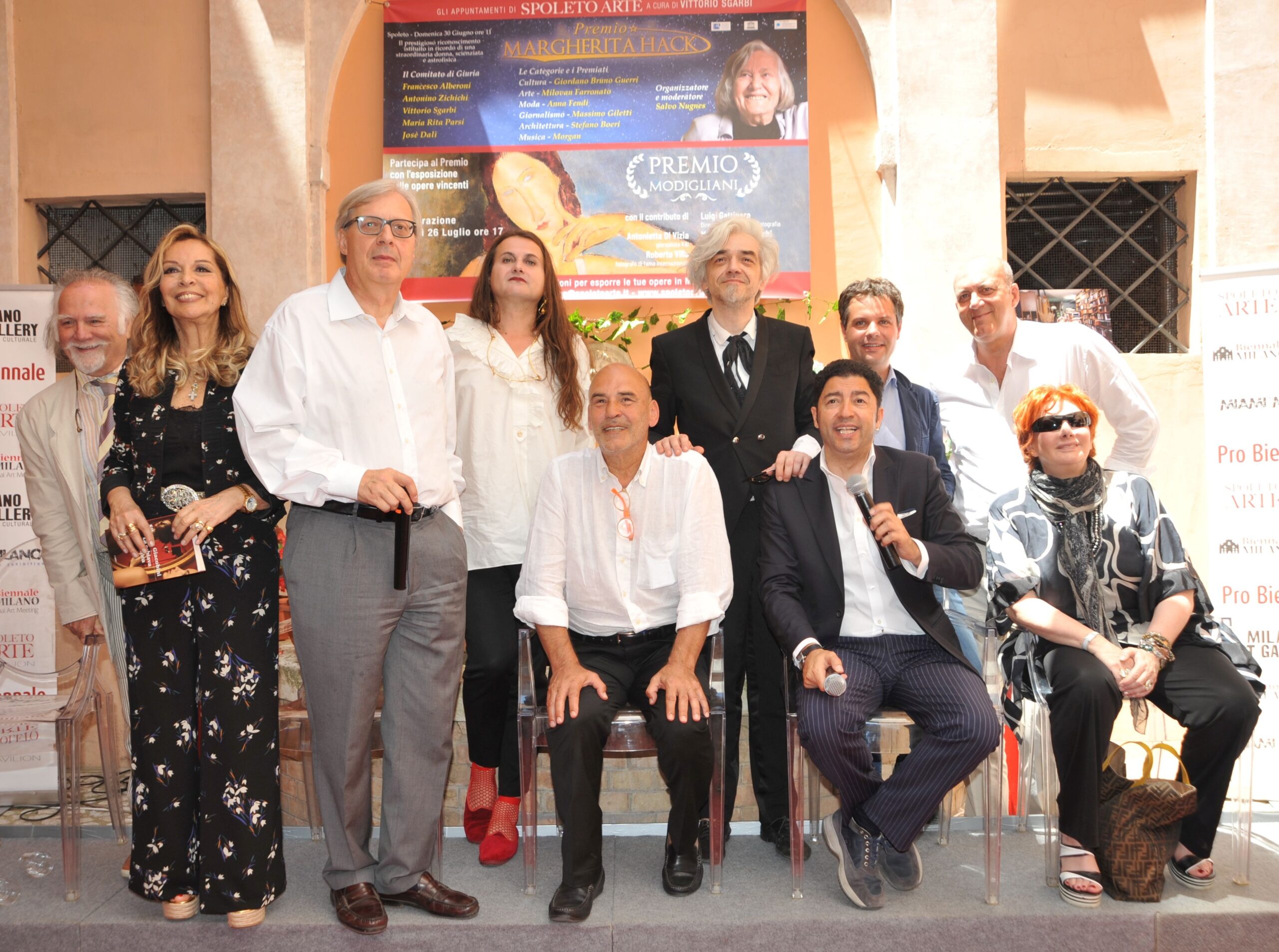 Vittorio Sgarbi cerca artisti di tutte le regioni per la mostra Biennale Milano