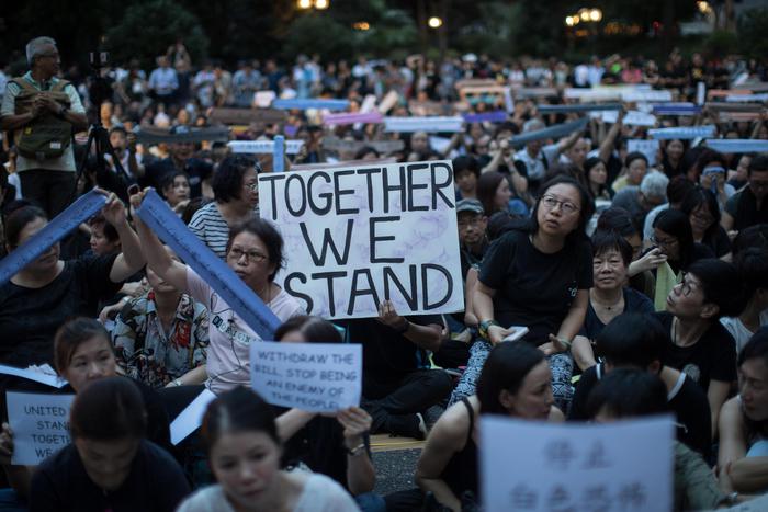 Hong Kong: marcia verso stazione treni