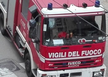 Incendio in palazzina, sette intossicati