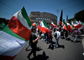 Insulti alla capitana e muro anti migranti: italiani, siete diventati un popolo di nutrie