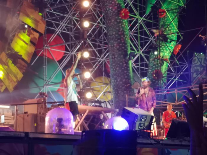 Jovanotti,costretti transennare spiaggia