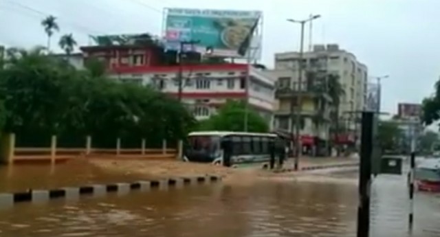 Meteo India: arriva il monsone, 145 villaggi sepolti dalle acque