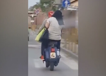 Napoli, Gesù al posto della targa su una Vespa/ Il video denuncia “Senza parole”