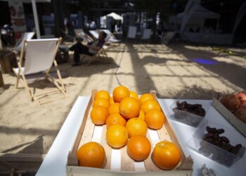 Negli stabilimenti sul mare arriva l’enogastronomia locale
