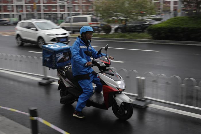 Negli Usa un terzo dei rider assaggia il cibo che consegna