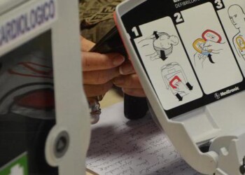 Operaio di Amazon a Piacenza salvato dal defibrillatore