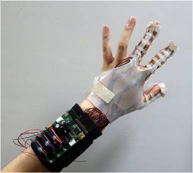 Pronti i guanti che toccano il mondo virtuale