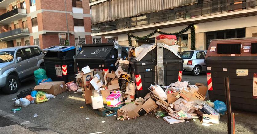 Roma, emergenza rifiuti: il prefetto in campo