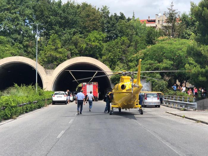 Schianto in galleria,arriva eliambulanza