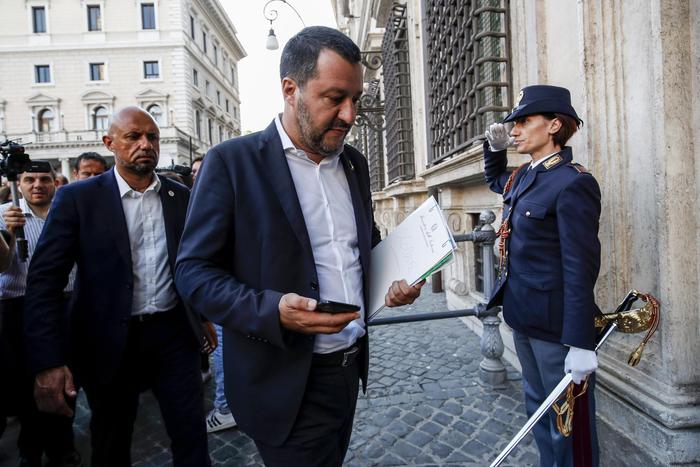 Sequestro droga, Salvini si complimenta