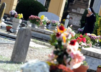 Sindaco Tropea,no fiori freschi cimitero