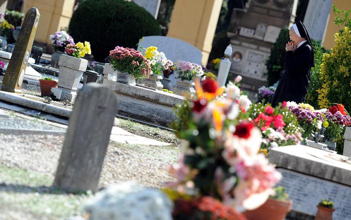 Sindaco Tropea,no fiori freschi cimitero