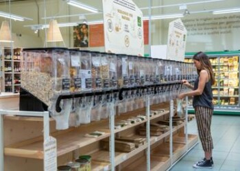 Sostenibilità: via la plastica, NaturaSì punta alla sfuso  