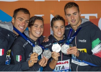 Staffetta Mondiali nuoto, argento Italia