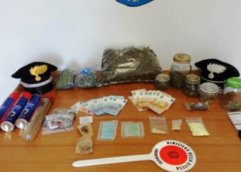 Tiene un chilo di marijuana in casa, arrestato 21enne