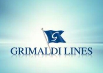 Traghetto fermo in mare, paura a bordo