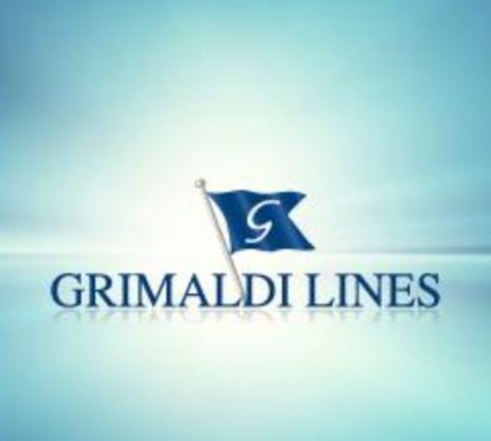 Traghetto fermo in mare, paura a bordo