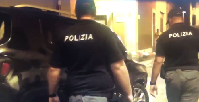 Travolge bimbi col suv, arrestato 34enne