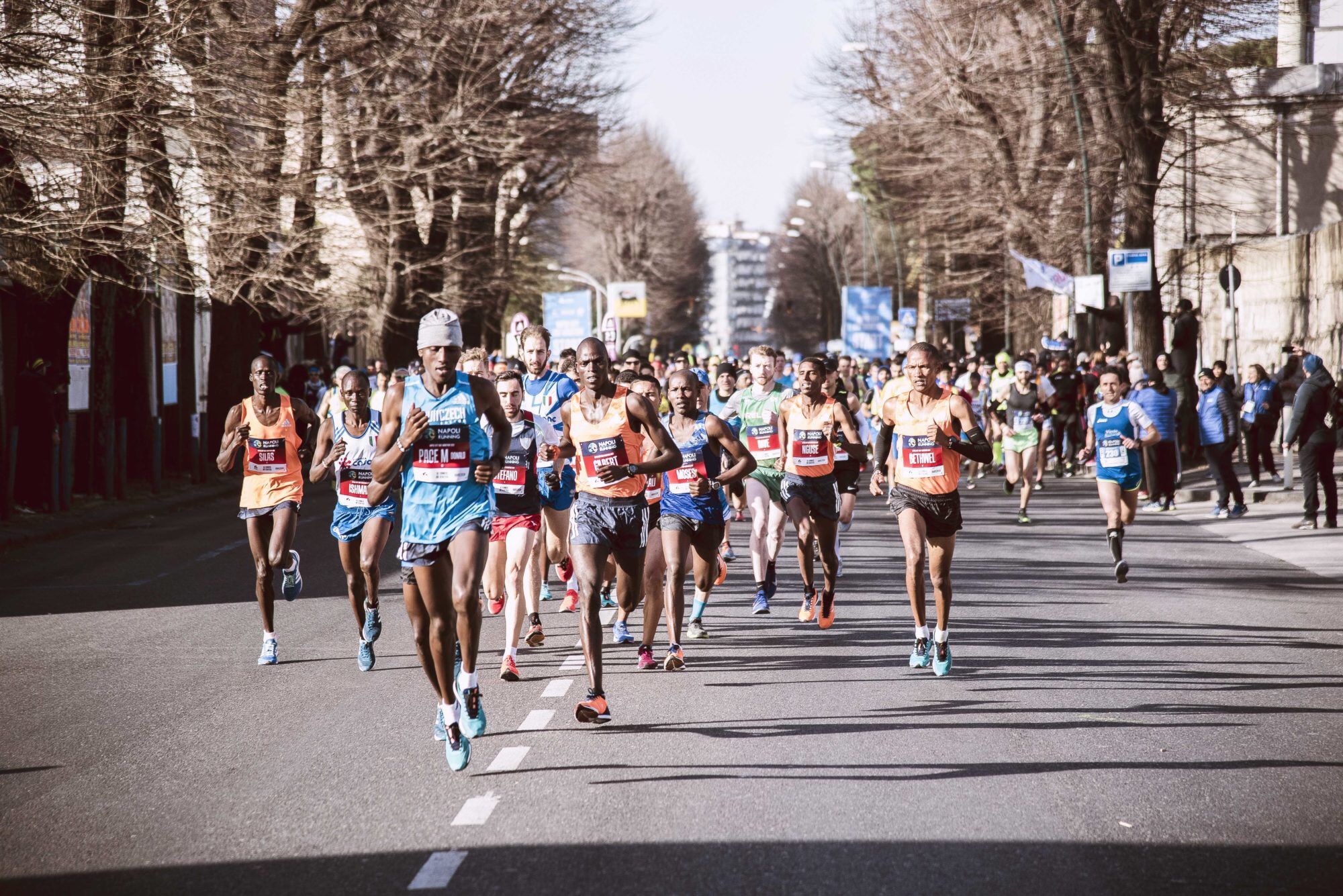 Il calcio a patti con il podismo, la festa di cinque maratone italiane con la Napoli city half marathon modifica il calendario di serie A