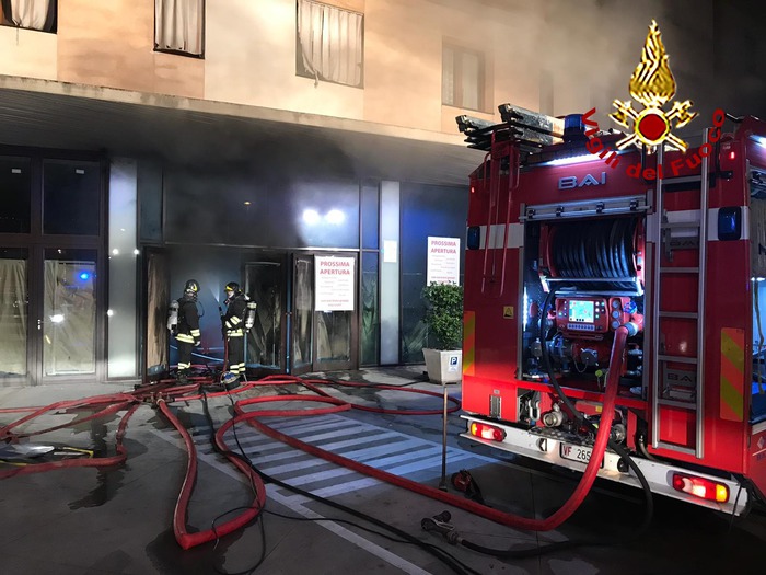 A fuoco emporio a Monsummano Terme